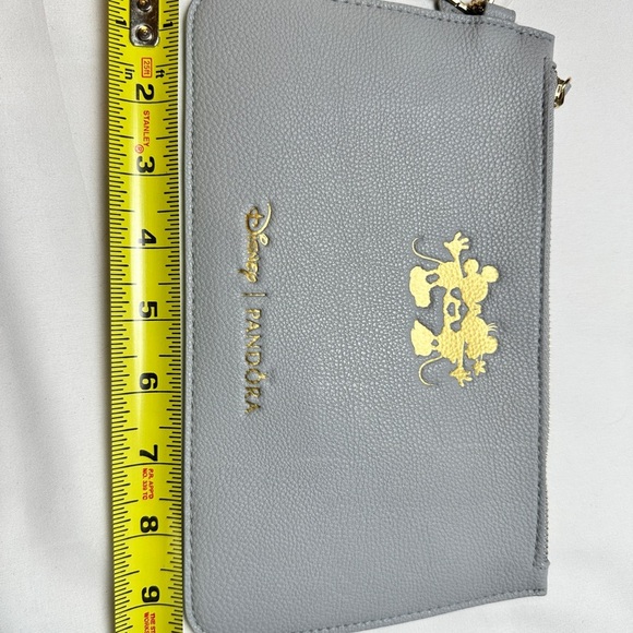 Disney Pandora Gray Wristlet/clutch with Kissing Mickey & Minnie - Picture 3 of 5